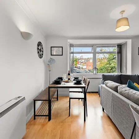 Boutique Stylish Flats - Sleeps 12