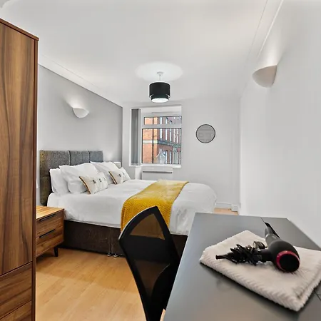 Boutique Stylish Flats - Sleeps 12 * ليدز